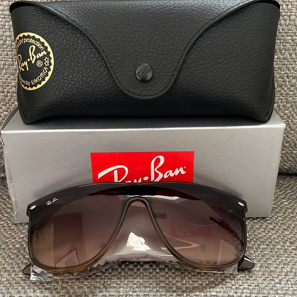 New, never worn Ray-Ban sunglasses
